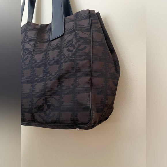 Authentic Chanel Tote 🖤 - Picture 3 of 13